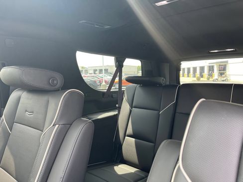 Used 2024 Cadillac Escalade ESV Premium Luxury w/ Performance Package AWD/4WD image 20