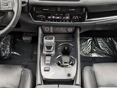 Used 2023 Nissan Rogue SL w/ SL Premium Package image 21