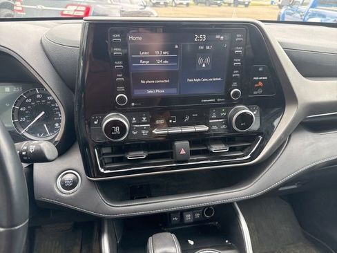 Used 2020 Toyota Highlander XLE AWD/4WD image 10