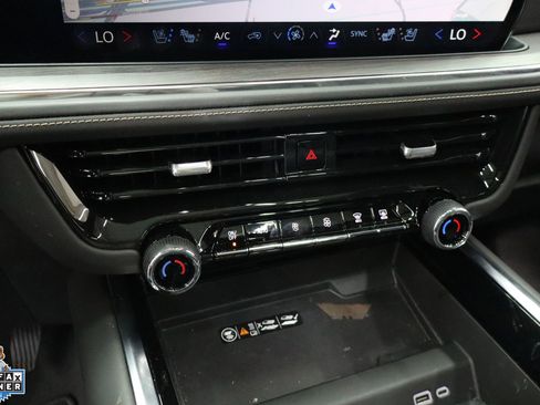 Used 2025 Chevrolet Tahoe Premier AWD/4WD image 21