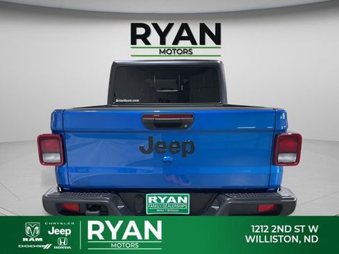 Used 2024 Jeep Gladiator Sport image 8