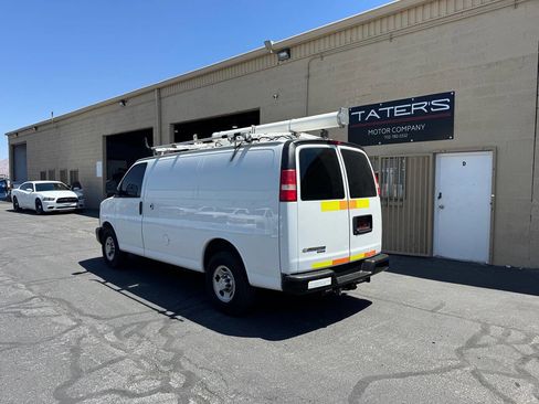 Used 2015 Chevrolet Express 2500 RWD image 9