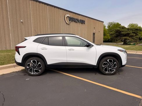 Used 2026 Chevrolet Trax RS FWD image 7