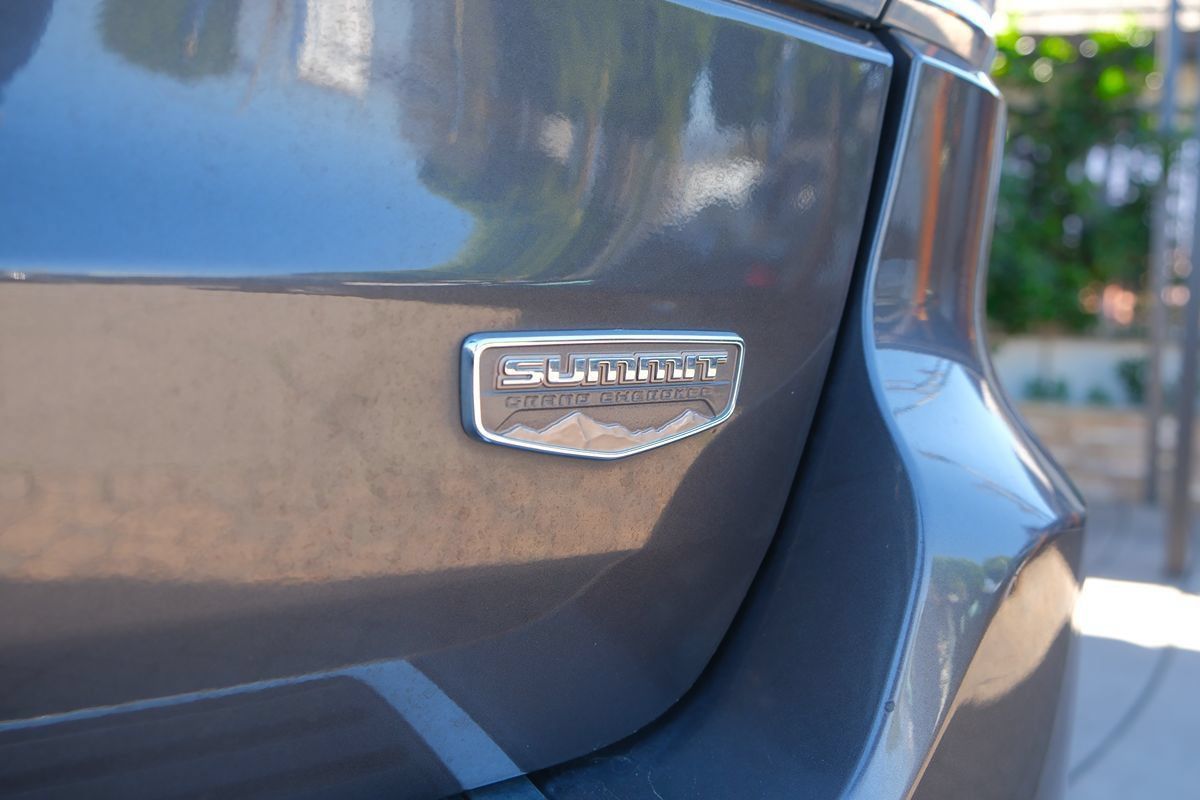 Used 2018 Jeep Grand Cherokee Summit w/ Skid Plate Group AWD/4WD image 49