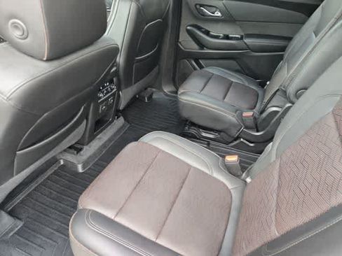 Used 2022 Chevrolet Traverse High Country FWD image 12
