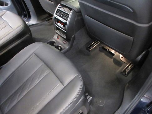 Used 2020 BMW X7 M50i image 20