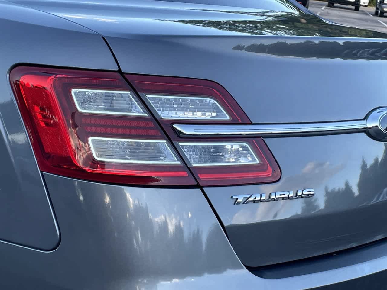 Used 2013 Ford Taurus Limited FWD image 34