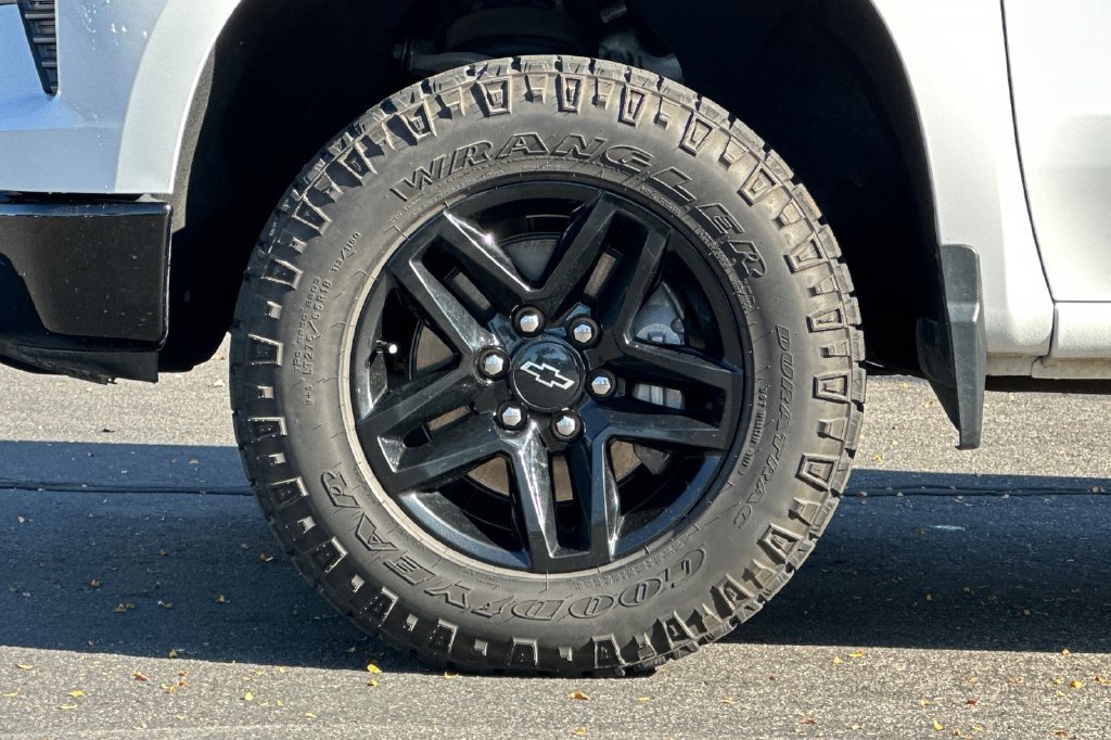 Used 2023 Chevrolet Silverado 1500 LT Trail Boss AWD/4WD image 29