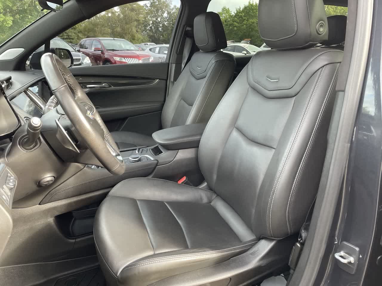 Used 2023 Cadillac XT6 Sport w/ Technology Package AWD/4WD image 12