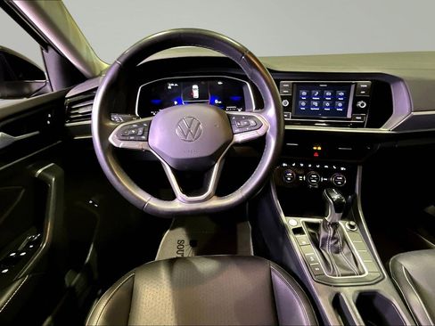Used 2024 Volkswagen Jetta SE image 8
