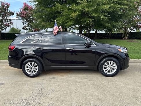 Used 2019 Kia Sorento L FWD image 2
