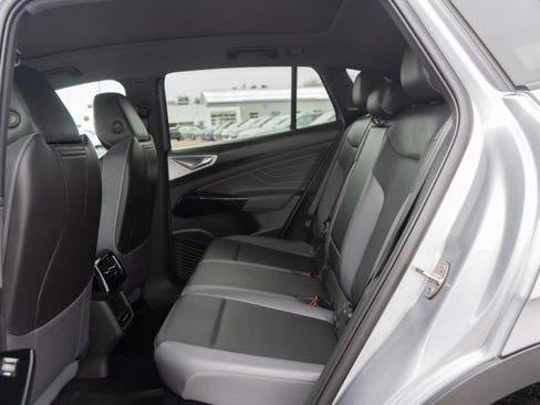 Used 2023 Volkswagen ID.4 Pro S image 22