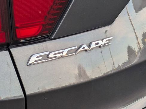 Used 2019 Ford Escape SE image 11