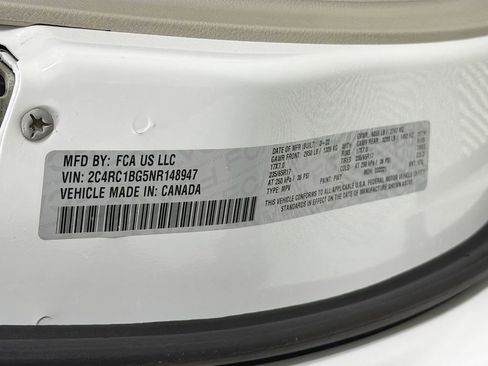 Used 2022 Chrysler Pacifica Touring-L image 36