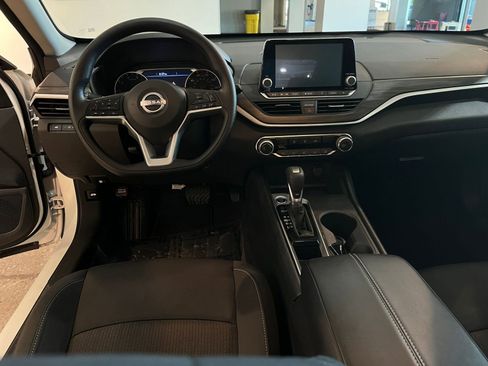 Used 2025 Nissan Altima 2.5 SV FWD image 33