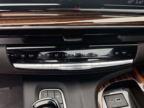 Used 2022 Cadillac Escalade ESV Premium Luxury image 23