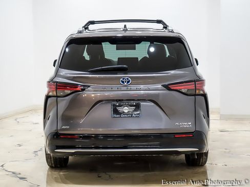Used 2023 Toyota Sienna Platinum image 7