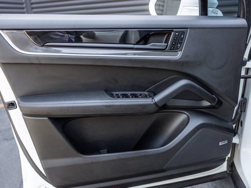 Certified 2024 Porsche Cayenne AWD/4WD image 25