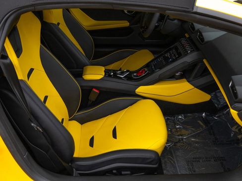 Used 2024 Lamborghini Huracan EVO image 70