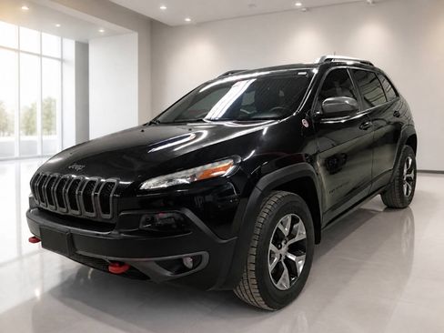 Used 2015 Jeep Cherokee Trailhawk w/ Comfort/Convenience Group AWD/4WD image 1