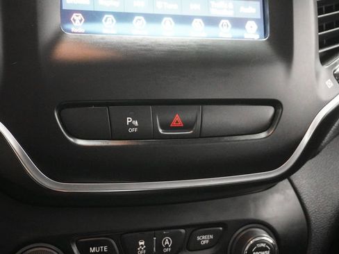 Used 2020 Jeep Cherokee Latitude Plus w/ Cold Weather Group image 25