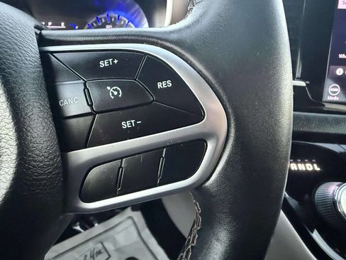 Used 2018 Chrysler Pacifica Touring-L image 23