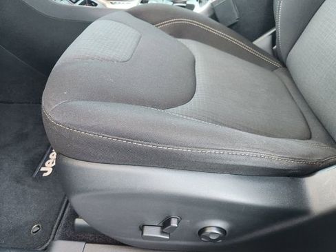 Used 2017 Jeep Cherokee Latitude w/ Comfort/Convenience Group image 22