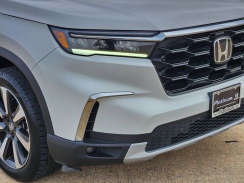 Certified 2024 Honda Pilot Touring image 11