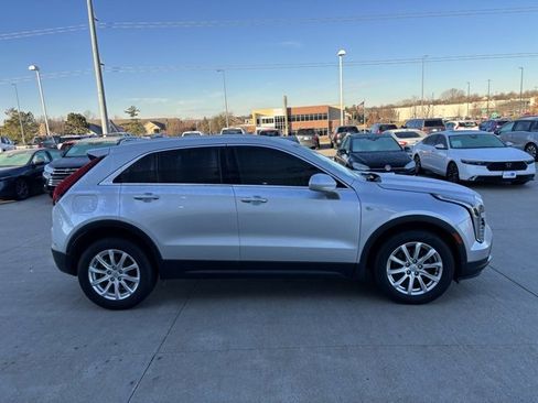 Used 2019 Cadillac XT4 Luxury w/ Cold Weather Package image 4