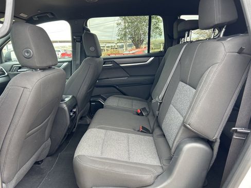 Used 2025 GMC Acadia Elevation image 12