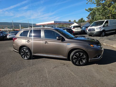 Used 2018 Mitsubishi Outlander GT image 38