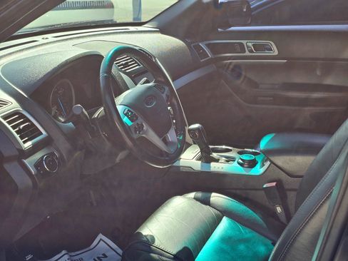 Used 2014 Ford Explorer XLT w/ Equipment Group 202A image 9