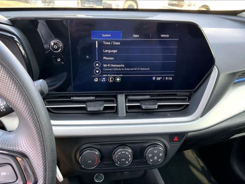 Used 2025 Chevrolet Trax LS FWD image 34