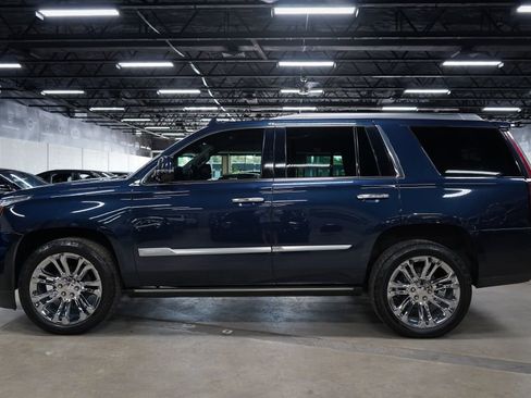 Used 2020 Cadillac Escalade Premium Luxury RWD image 2