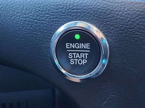 Used 2024 Ford Edge SEL image 9