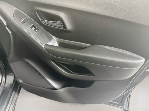Used 2020 Chevrolet Trax LS FWD image 25