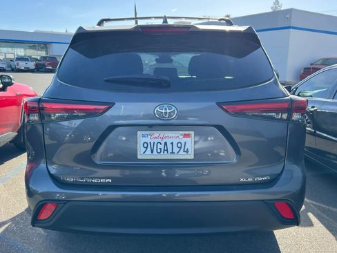 Used 2023 Toyota Highlander XLE AWD/4WD image 5
