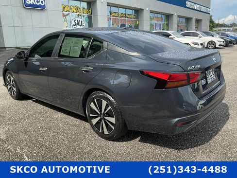 Used 2022 Nissan Altima 2.5 SV FWD image 3