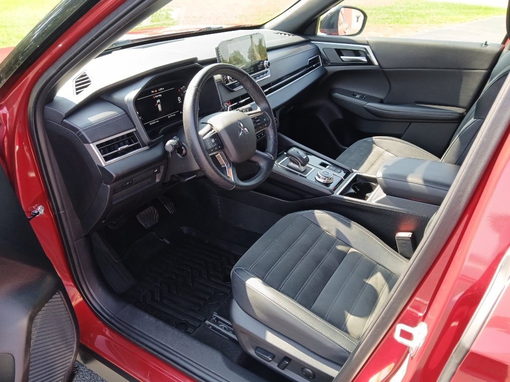 Used 2024 Mitsubishi Outlander SE Black Edition AWD/4WD image 8