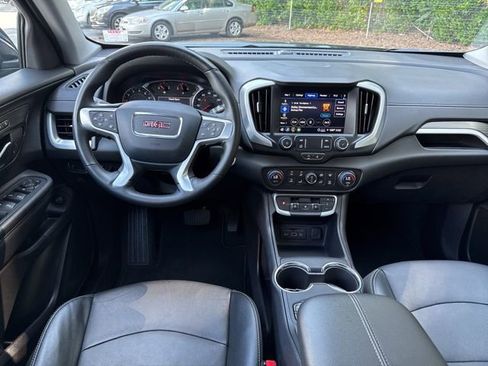 Used 2024 GMC Terrain SLT image 23