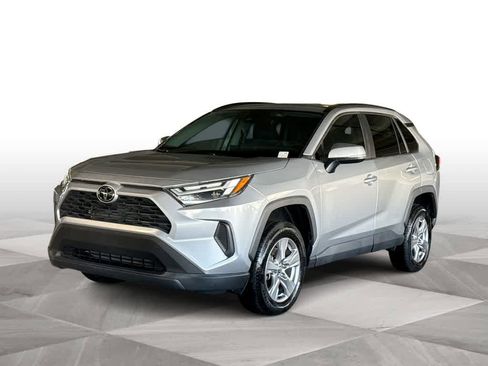Used 2022 Toyota RAV4 XLE w/ Convenience Package image 4