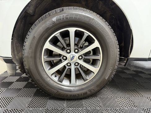 Used 2019 Ford Expedition XLT w/ Equipment Group 201A AWD/4WD image 10