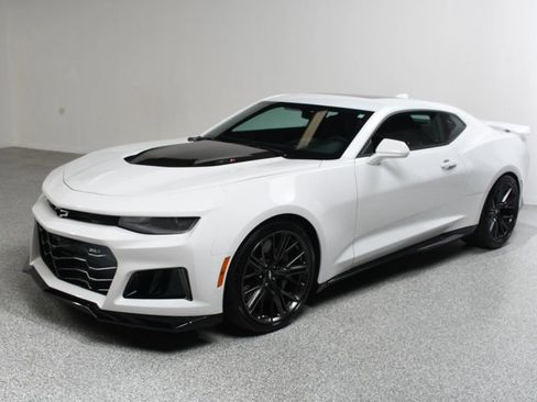 Used 2018 Chevrolet Camaro ZL1 RWD image 2