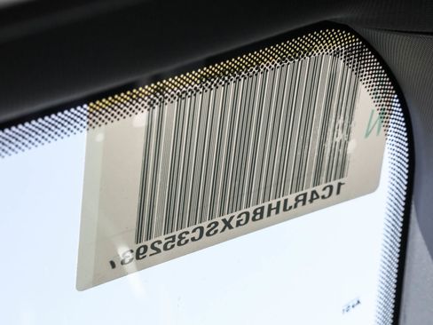 New 2025 Jeep Grand Cherokee Limited w/ Luxury Tech Group II image 32