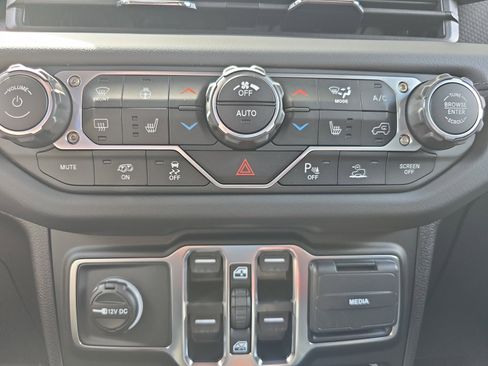 New 2025 Jeep Wrangler Unlimited Rubicon 392 image 29