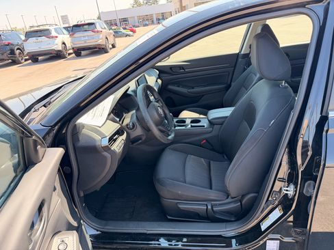 Used 2025 Nissan Altima 2.5 S FWD image 5