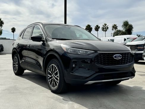 New 2025 Ford Escape SE w/ PHEV Premium Package image 2