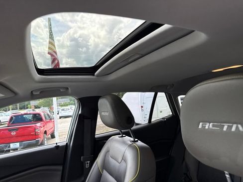 Used 2025 Chevrolet Trax ACTIV w/ Sunroof Package FWD image 13
