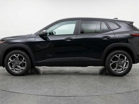 Used 2025 Chevrolet Trax LT image 5