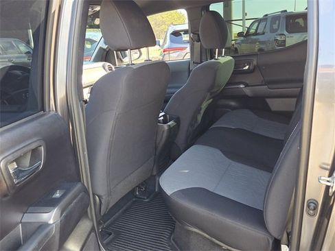 Used 2020 Toyota Tacoma TRD Sport image 7